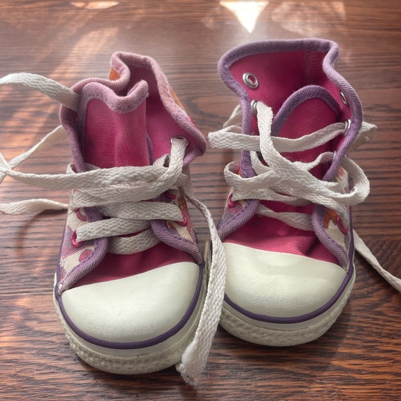 Converse vintage size 5 pink dinosaur - Picture 2 of 5